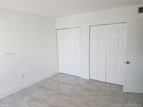 525 Meridian Ave in Miami Beach, FL - Building Photo - Building Photo