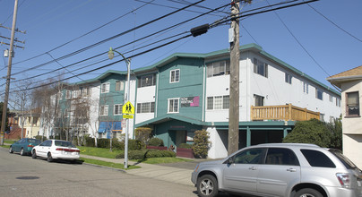 Marshall Manor Apartments in Alameda, CA - Building Photo - Building Photo