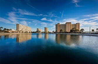 4550 Cove Cir in St. Petersburg, FL - Building Photo - Building Photo