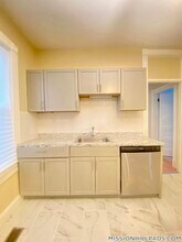 10 Bucknam St in Boston, MA - Foto de edificio - Building Photo