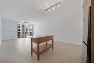 2150 N Bayshore Dr, Unit 2409 in Miami, FL - Building Photo - Building Photo