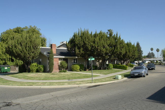 373 N Manila Ave in Fresno, CA - Foto de edificio - Building Photo