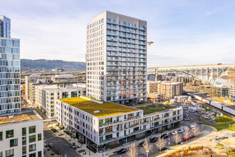 Vista Condominiums in Portland, OR - Building Photo - Primary Photo