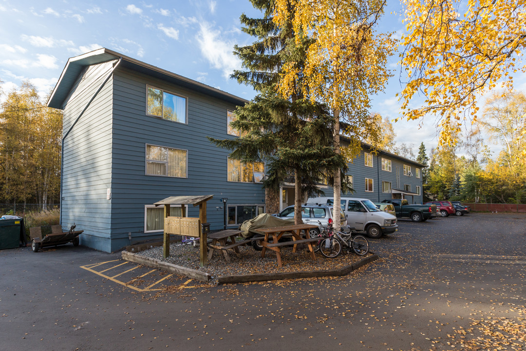 5223-5233 E 24th Ave in Anchorage, AK - Foto de edificio