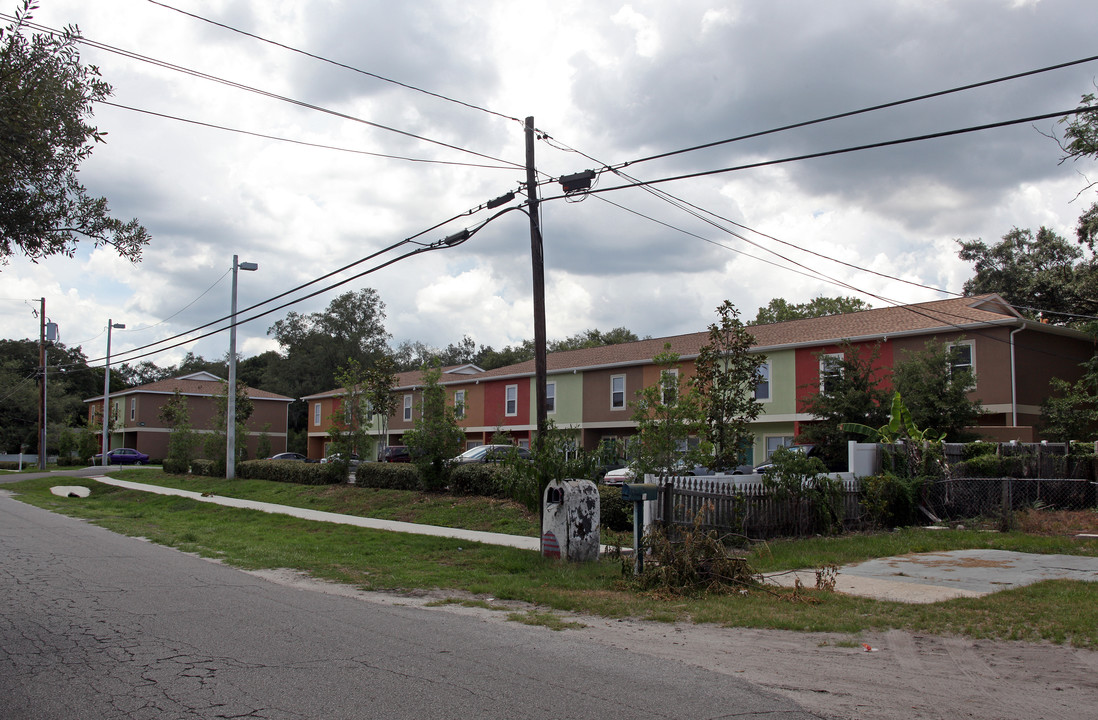 North Glen Arms in Tampa, FL - Building Photo