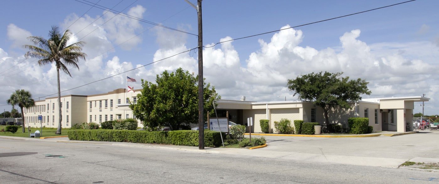 Buell L. Brown Center in Fort Pierce, FL - Building Photo