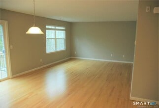 16 Riverview Ct in Brookfield, CT - Building Photo - Building Photo