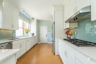 325 St Paul St in Brookline, MA - Building Photo - Building Photo