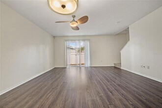 8505 Edgewater Pl Blvd in Tampa, FL - Building Photo - Building Photo