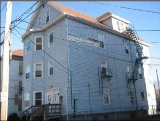 30-32 W Hunt St in Central Falls, RI - Building Photo