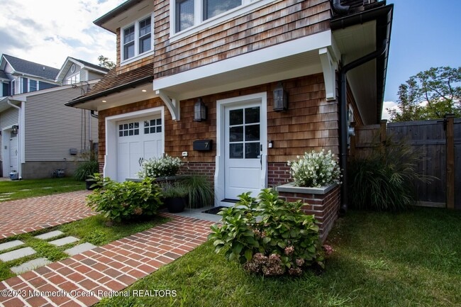 7 Maplewood Ave in Rumson, NJ - Building Photo - Building Photo