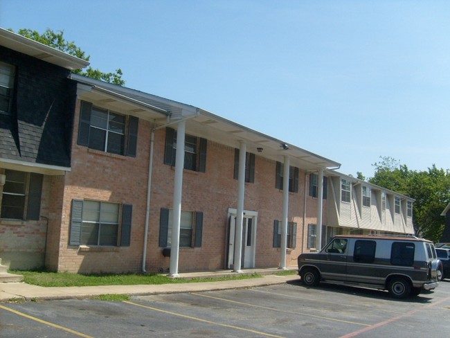 Glenbrook Apartment Homes in Garland, TX - Building Photo - Building Photo