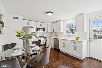 303 Lemon St in Stowe, PA - Building Photo - Building Photo