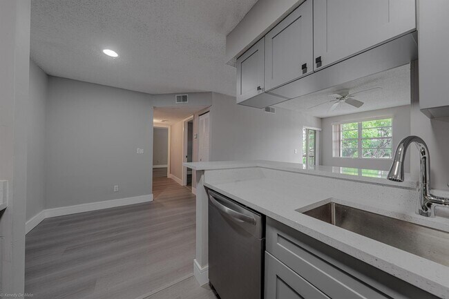 1247 SW 46th Ave, Unit 1314 in Pompano Beach, FL - Building Photo - Building Photo