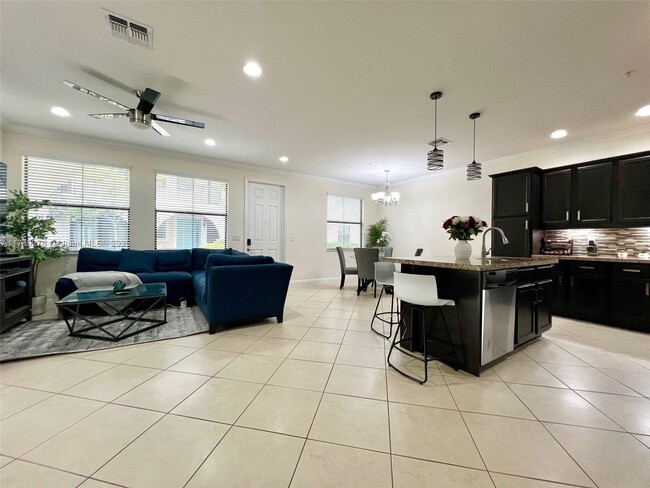 3311 NW 125th Way in Sunrise, FL - Building Photo - Building Photo
