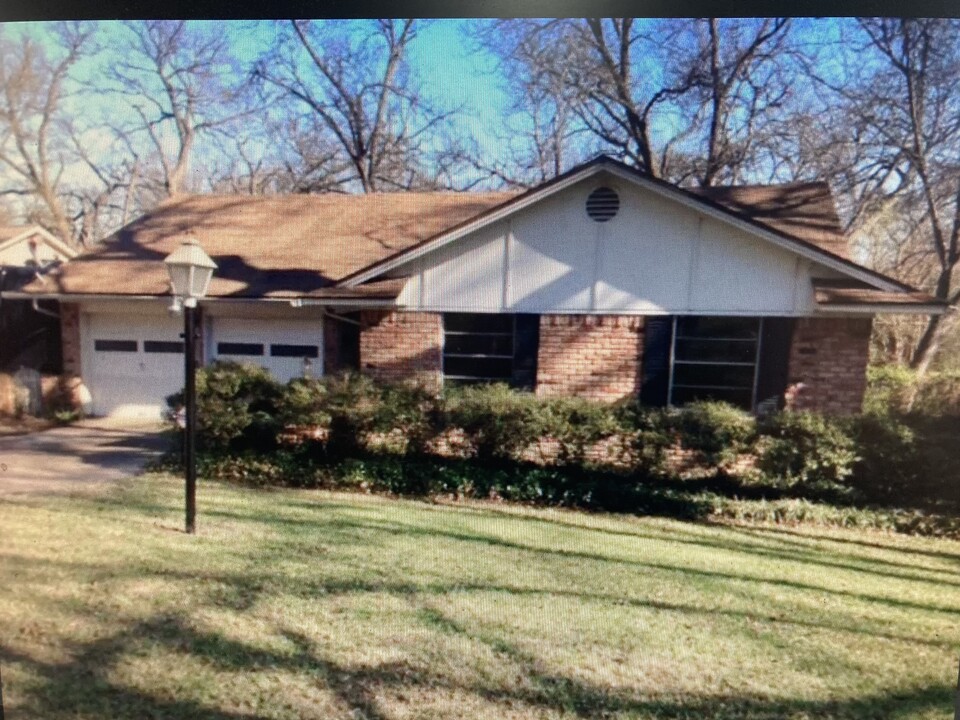 8172 San Cristobal Dr in Dallas, TX - Building Photo