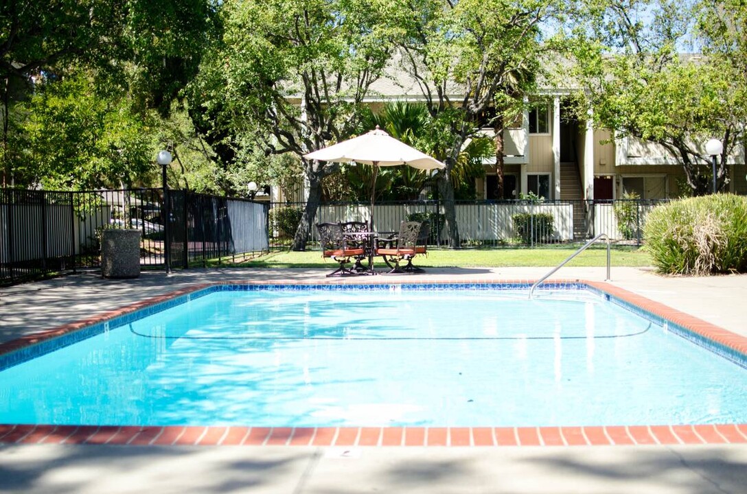 Parkview Apartments in Fremont, CA - Foto de edificio