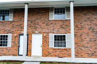 3120 E Governor John Sevier Hwy in Knoxville, TN - Building Photo