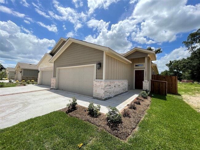 property at 9801 Grosbeak Ln