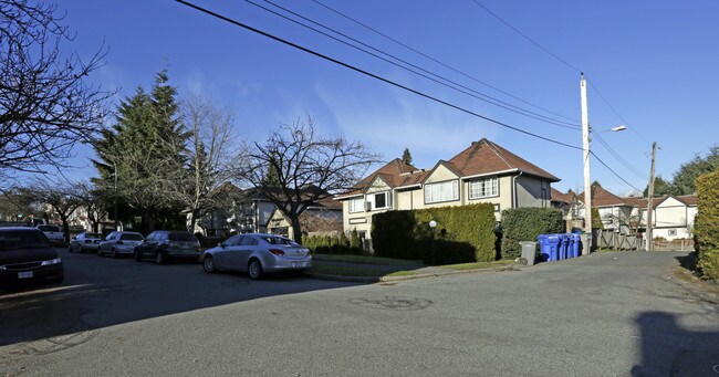 Hemlock Court in Vancouver, BC - Building Photo - Primary Photo