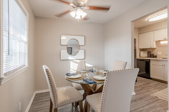 Courtyard Apartments in Clarksville, IN - Building Photo - Interior Photo