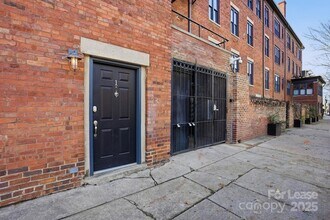 229 N Poplar St, Unit 1 in Charlotte, NC - Building Photo - Building Photo