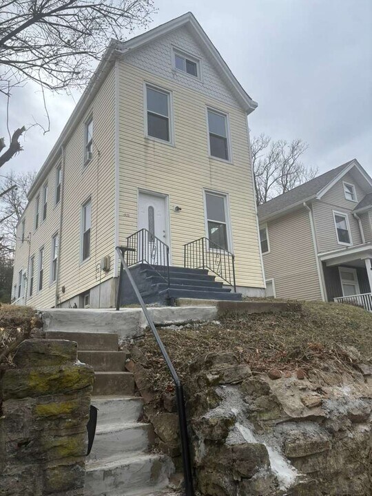 1821 Courtland Ave in Norwood, OH - Foto de edificio