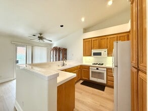 2351 Fairhaven Dr in Hollister, CA - Building Photo - Building Photo