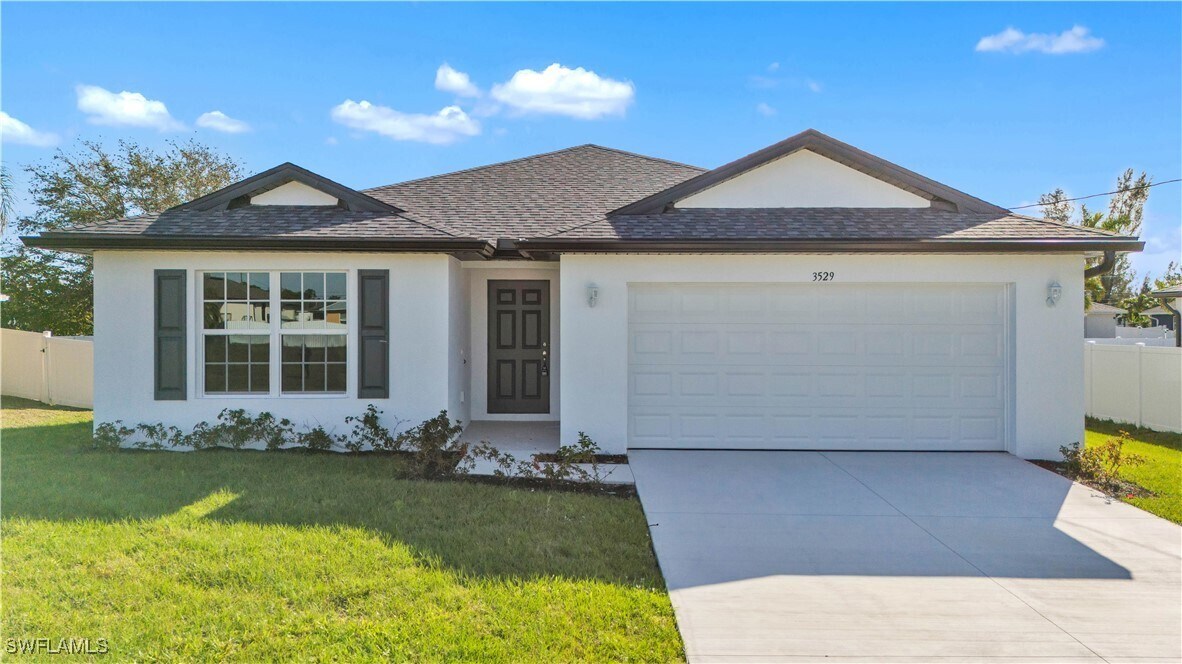 3529 NE 20th Pl in Cape Coral, FL - Building Photo