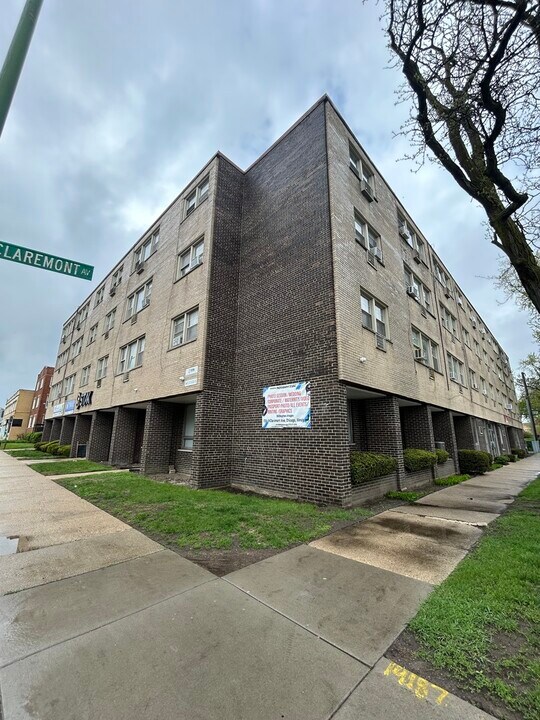 7200 N Claremont Ave in Chicago, IL - Building Photo