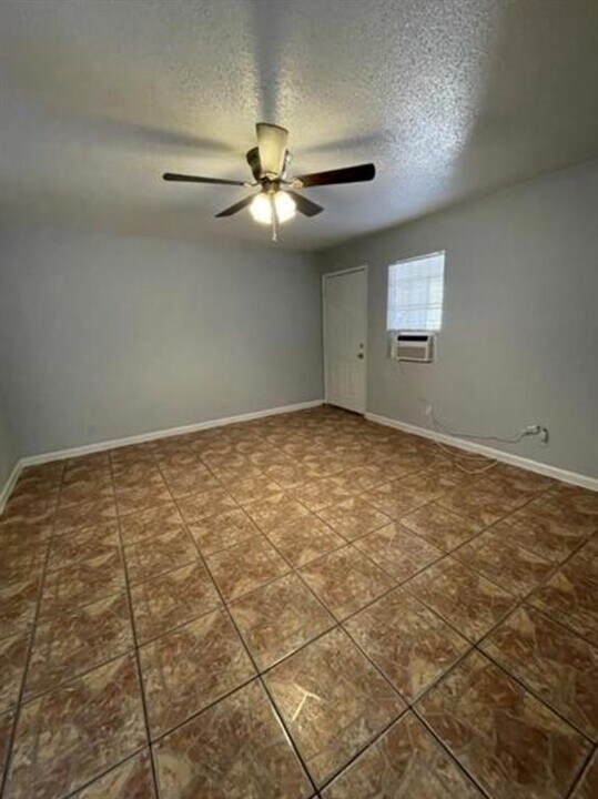 105 Cockerham St in Kyle, TX - Building Photo