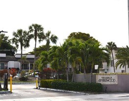 9944 NW 41st St in Doral, FL - Building Photo