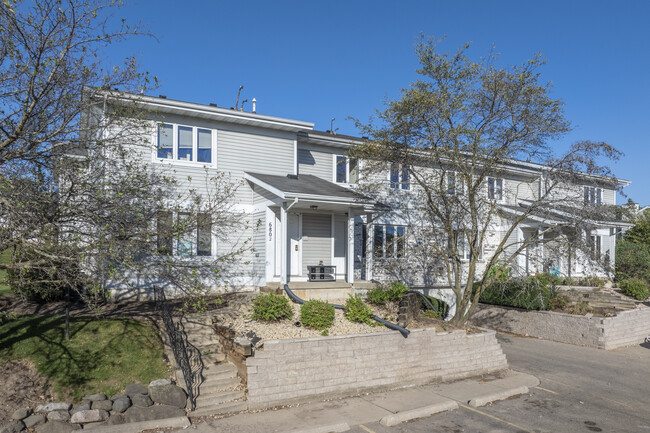 Madison Townhomes – Singleton in Madison, WI - Foto de edificio - Building Photo