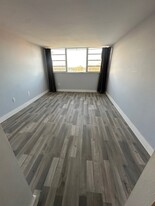 1470 NE 125th Ter, Unit 809 in North Miami, FL - Building Photo