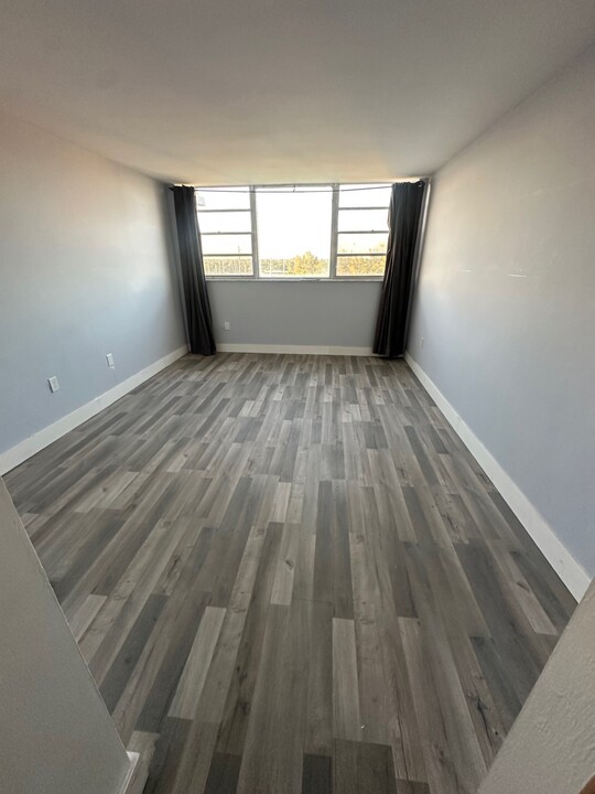 1470 NE 125th Ter, Unit 809 in North Miami, FL - Building Photo