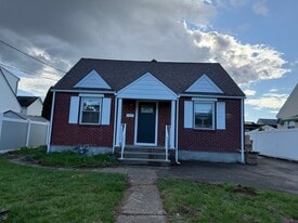 593 Elm Ave in Saddle Brook, NJ - Building Photo