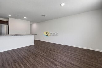 6473 Sweetbay Ln, Unit 202 in Jacksonville, FL - Foto de edificio - Building Photo