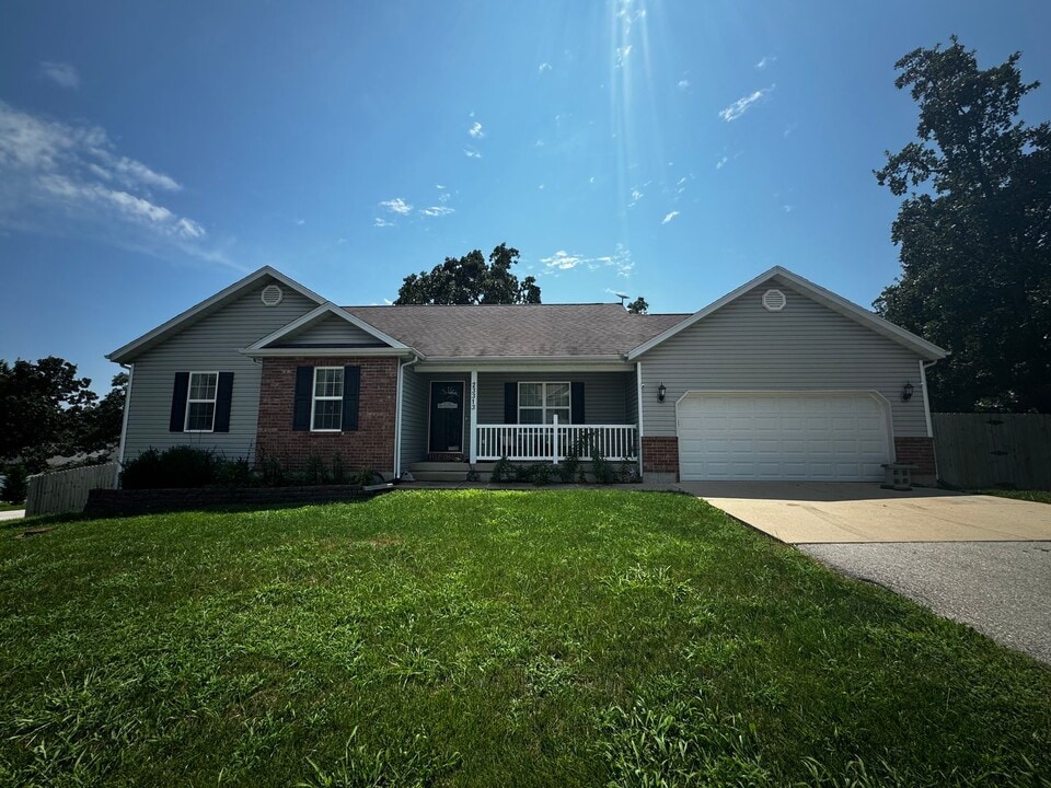 23313 Righteous Ln in Waynesville, MO - Building Photo
