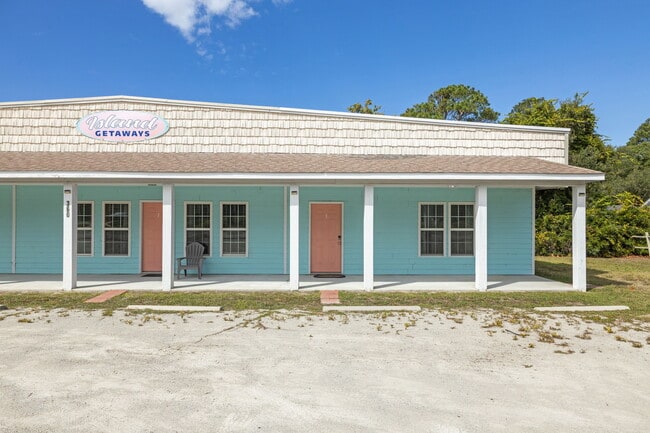 360 Island Rd in Harkers Island, NC - Foto de edificio - Building Photo