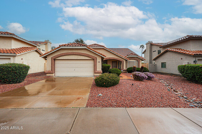 9020 E Floriade Dr in Scottsdale, AZ - Foto de edificio - Building Photo