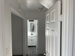 947 E 106th St in Los Angeles, CA - Building Photo - Building Photo