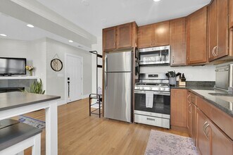 2307 W Walton St, Unit GW in Chicago, IL - Foto de edificio - Building Photo