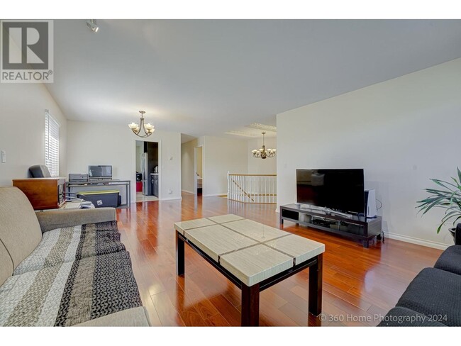 7XXX Holly St in Burnaby, BC - Building Photo - Building Photo