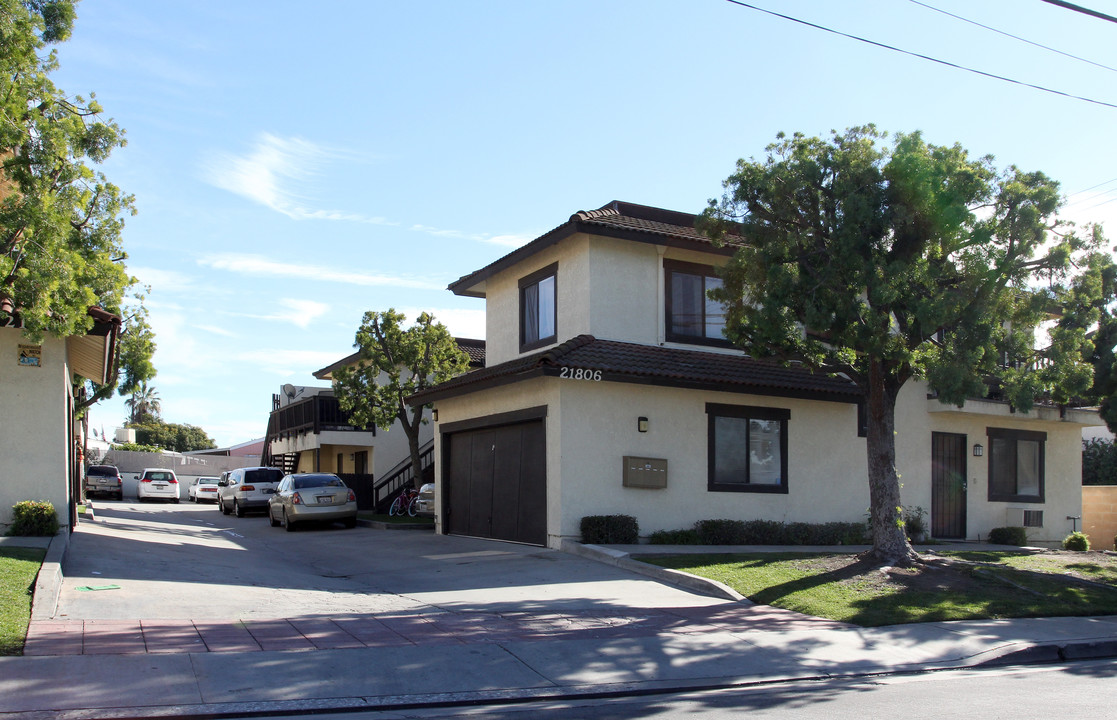 21806 Hawaiian Ave in Hawaiian Gardens, CA - Building Photo