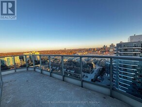 9471 Yonge St in Richmond Hill, ON - Building Photo - Building Photo