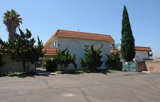 Casa de Oro Apartments