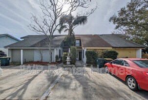 8324 Century Point Dr N in Jacksonville, FL - Building Photo