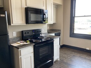 301 N Austin St, Unit 3A in Seguin, TX - Building Photo - Building Photo