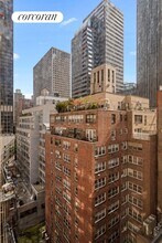 140 E 56th St in New York, NY - Building Photo - Building Photo