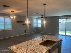 12219 W Tether Trl in Peoria, AZ - Building Photo - Building Photo